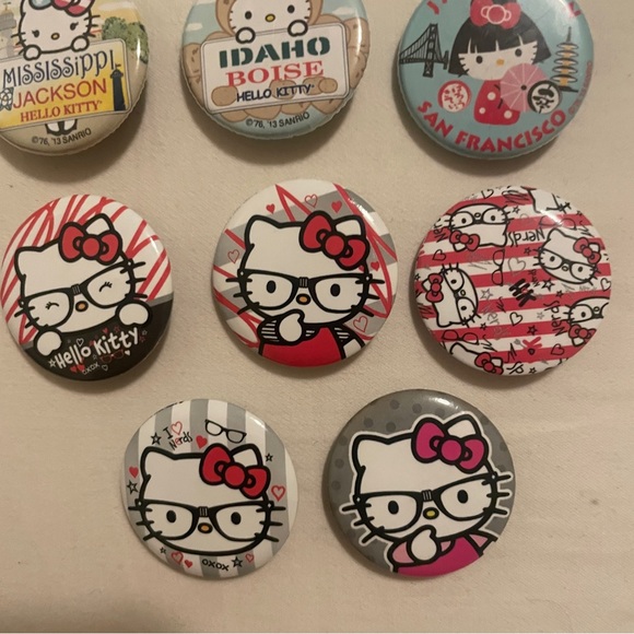 Hello Kitty pin set (11 pins in total) - Picture 2 of 3